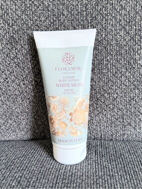 White Musk Luxury Body Lotion - Light Mint